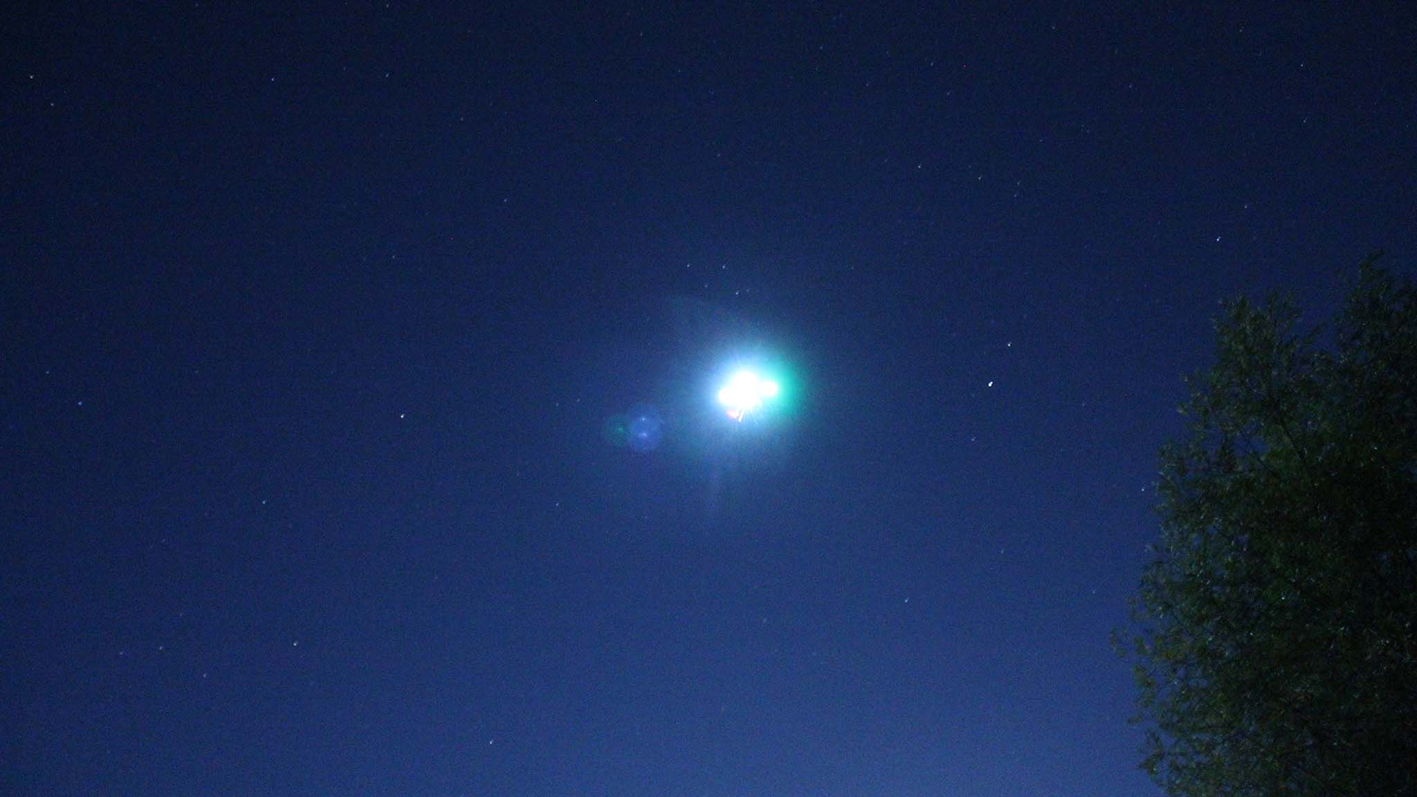 Multikopter bei Nacht